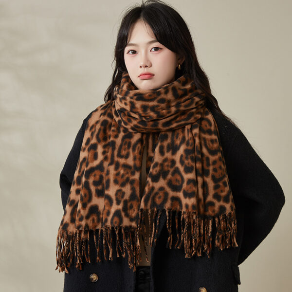 Retro leopard print thickened warm faux cashmere scarf