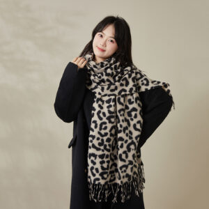 Black and white milk-patterned thickened faux cashmere scarf