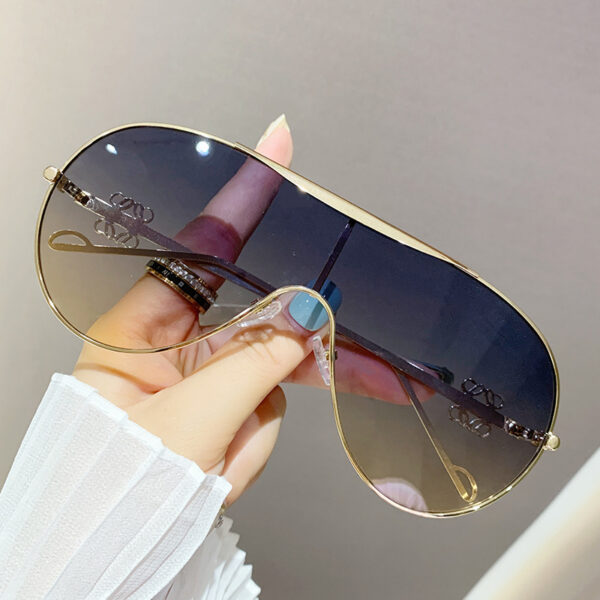 Metallic sunglasses, the same style worn by influencers on Instagram