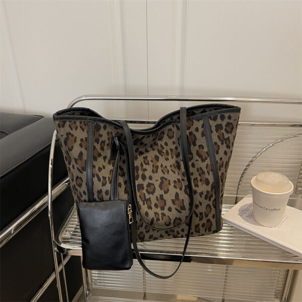 Leopard print shoulder bag