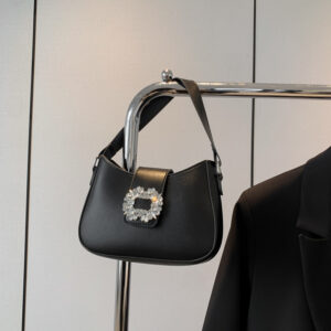 Simple and stylish small square bag